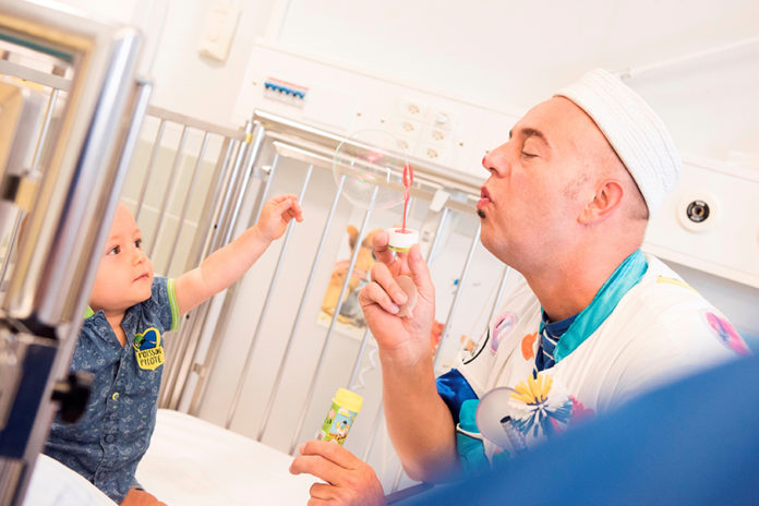 LG und digitec bringen das neue Smartphone-Flaggschiff G6 mit einer Spendenaktion zugunsten der Stiftung Theodora auf den Markt.