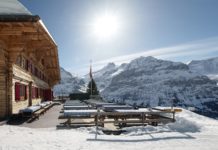 Gehobene Geborgenheit im Berghaus BORT zu Grindelwald Winterstimmung vor dem Berghaus Bort