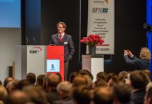 KMU Forum vom 22. März 2018 im Trafo Baden Armin Baumann, CEO KMU SWISS AG, präsentiert...