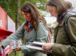 ex libris: Aus Plakatstellen echte Bücherregale gestaltet!