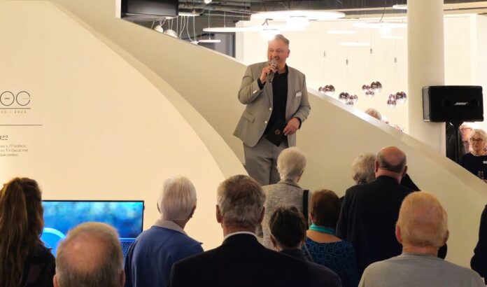 Christian Alber, COO von Loewe, begrüsste die Gäste.Quelle: zVg