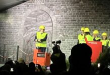 Albula-Tunnel II feierlich eröffnet Bundesrat Albert Rösti gab das Kommando zur Sprengung (Quelle: insidenews).