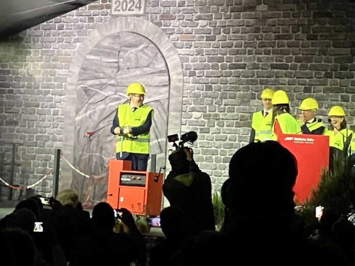 Bundesrat Albert Rösti gab das Kommando zur Sprengung (Quelle: insidenews).