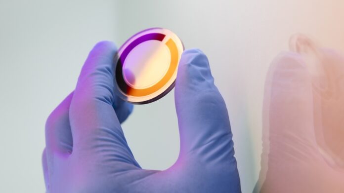 Gedruckte Solarzellen von «Perovskia Solar»: Die massgefertigten Solarzellen des Spin-offs lassen sich in fast alle elektronische Geräte und Sensoren integrieren. Bild: Perovskia Solar