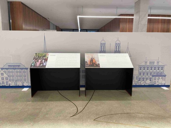 Braille-Beschreibungen ergänzen die Relief-Fotografien und ermöglichen blinden und sehbeeinträchtigten Menschen ein multisensorisches Kunsterlebnis. Quelle: Canon.