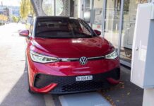 Wie Fahrzeuge kabelos geladen werden Da wird ein Auto kabellos geladen. Quelle: EMPA